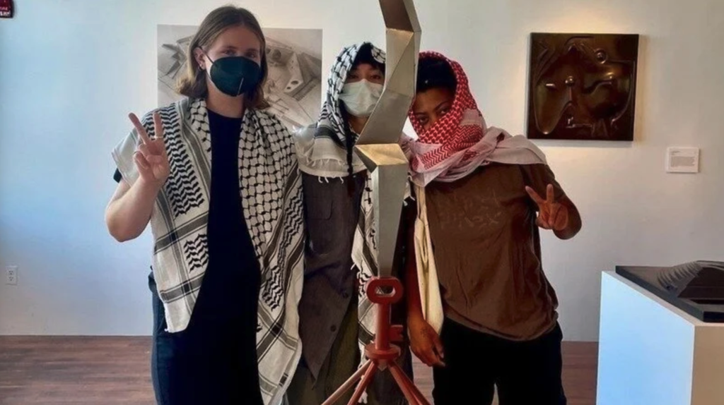 (Photo: Supporters of the Noguchi Museum staff)